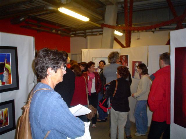 Entrée de l'amphi, exposition des peintres de Camaret